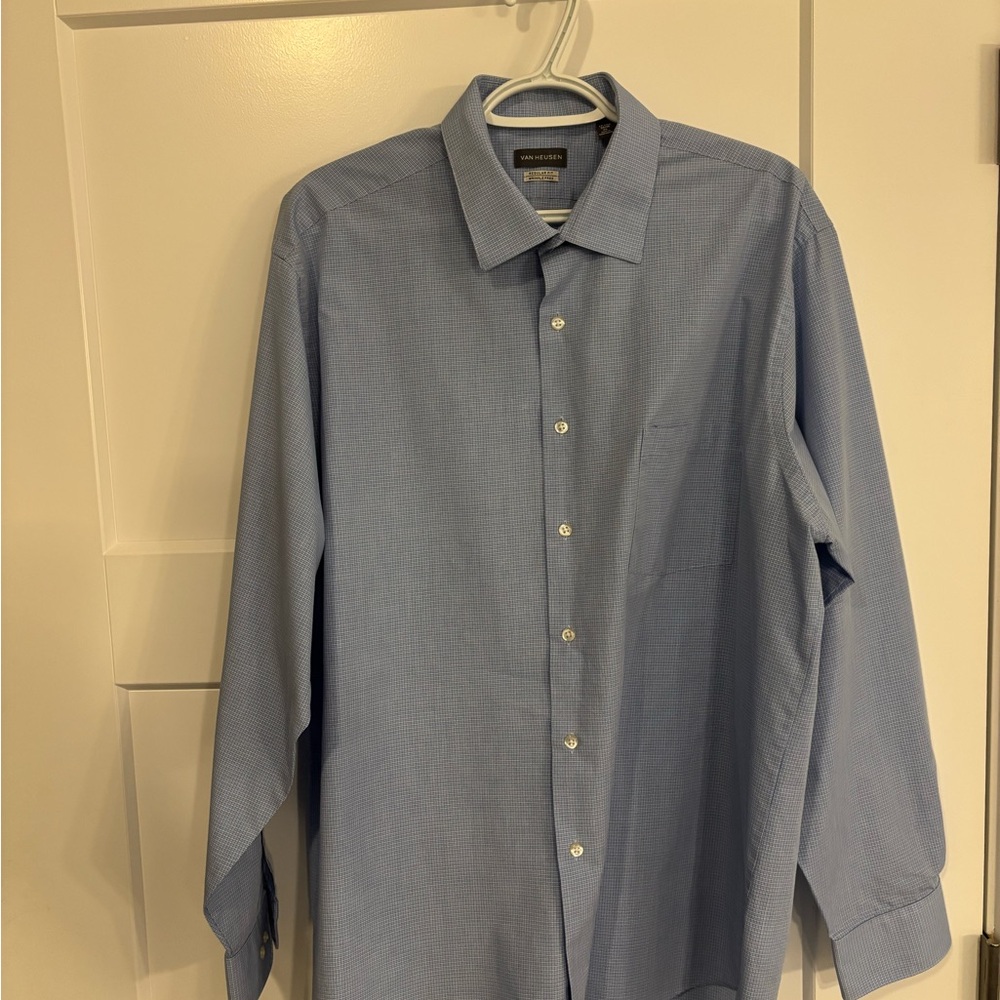 VAN HEUSEN LONG SLEEVE BUTTON DOWN CASUAL  / DRESS SHIRT
MEN SIZE XL  STEEL BLUE